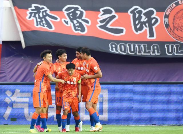 搜狐体育平台-第一阶段积分榜：山东领跑4队争霸 申花憾入保级组